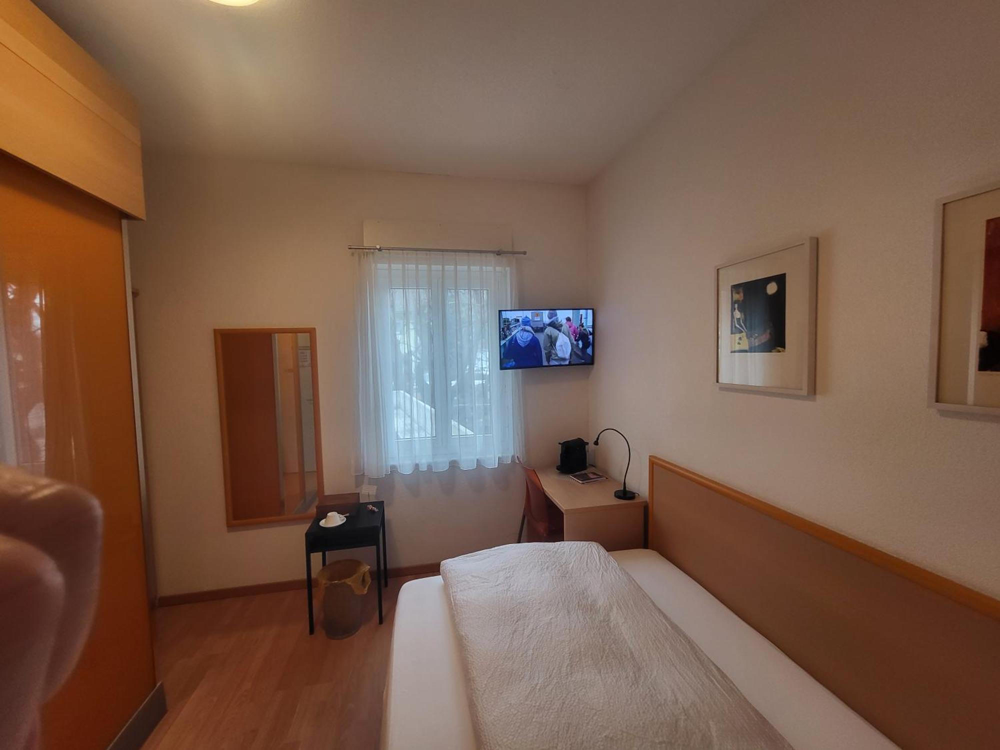 Hotel-Restaurant Eyholz フィスプ 部屋 写真